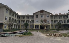 VIDEO: Trụ sở cao 3 tầng rộng hàng ngàn m2 ở trung tâm "đắp chiếu" nhiều năm