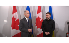 Trên đường đến Mỹ, tổng thống Ukraine nhận “tin vui”