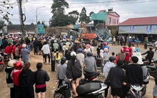 Xe tải tông xe máy rồi lao vào nhà dân: 1 người chết, nhiều người bị thương