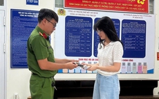 Đang đi siêu thị Lotte Mart, cô gái bất ngờ nhận tin vui từ số lạ