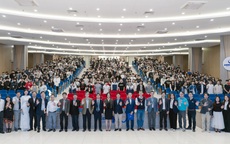 Khi khoa học chạm tới trái tim người trẻ: Dấu ấn VinFuture 2025 tại giảng đường Việt Nam