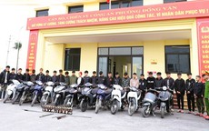 27 thanh thiếu niên dùng dao kiếm "truy sát" nhau giữa đêm khuya