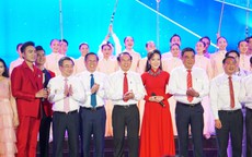 Hoành tráng và rực rỡ chương trình nghệ thuật "Việt Nam khát vọng hùng cường"