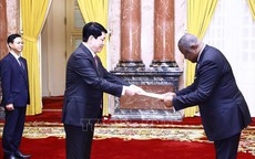 Chủ tịch nước Lương Cường tiếp Đại sứ các nước 
trình Quốc thư