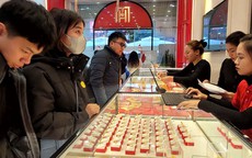 Giải "cơn khát" vàng nguyên liệu