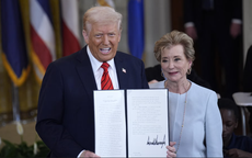 Tổng thống Donald Trump ra lệnh mới liên quan đến các đối thủ chính trị