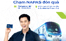 Chủ thẻ NAPAS đi Metro “xé túi mù” nhận quà tặng bất ngờ