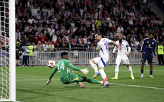 Thủ môn hóa tội đồ, Man United đánh rơi chiến thắng ở Lyon