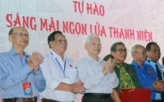 Nguyên Chủ tịch nước Nguyễn Minh Triết dự Lễ kỷ niệm 50 năm thống nhất đất nước