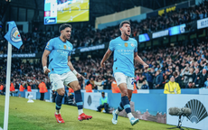Thắng Aston Villa kịch tính phút bù giờ, Man City vào top 3 Ngoại hạng