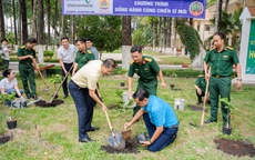 Trồng 280 cây xanh tại Trung đoàn Gia Định
