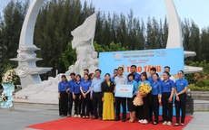 Sanest Khánh Hòa tặng đèn chiếu sáng cho Khu tưởng niệm chiến sĩ Gạc Ma