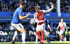 Arsenal bị Everton cầm chân, cạn dần hy vọng đua vô địch
