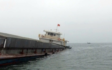 Cứu 4 thuyền viên gặp nạn trên vùng biển Cát Bà