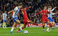 Tân vương Liverpool tiếp tục gục ngã, Brighton mơ vé châu Âu