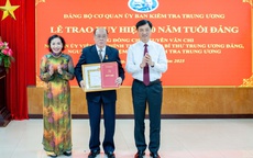 Ông Nguyễn Văn Chi nhận Huy hiệu 60 năm tuổi Đảng