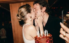 Gigi Hadid công khai ảnh hôn tài tử Bradley Cooper