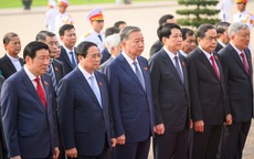 Lãnh đạo Đảng, Nhà nước và các đại biểu Quốc hội vào Lăng viếng Chủ tịch Hồ Chí Minh