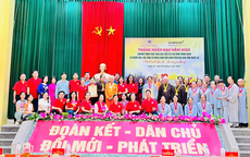 Hội Chữ thập đỏ Hà Nội cùng phật tử Chùa Thiền Tông Tân Diệu chung tay hỗ trợ người nghèo.