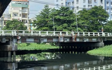 TP HCM: Phát hiện bé gái sơ sinh trong túi nilon ở khu vực cầu Chu Văn An