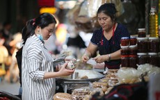 Bộ Công Thương chỉ cách giúp tiểu thương chợ truyền thống bán rau, bán cá… “lên sàn”