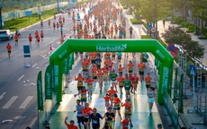 Herbalife Việt Nam đồng hành VnExpress Marathon Hạ Long 2025 kiến tạo cộng đồng tràn đầy năng lượng