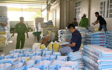 Bạc Liêu: Phát hiện hàng chục tấn thức ăn giả cho tôm