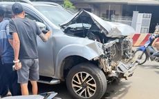 Người dân bắt giữ tài xế xe bán tải gây tai nạn liên hoàn rồi chạy khỏi hiện trường