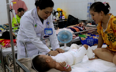 Xúc động mẹ hiến da đùi phủ ghép cho con bị phỏng nguy kịch