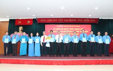 Trao quyết định chủ tịch và các phó chủ tịch LĐLĐ 
TP HCM