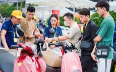 Người dân tại Hà Nội, An Giang, Khánh Hòa “hóng” sự kiện “Đổi xăng lấy điện” của VinFast