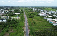 CLIP: Cận cảnh con đường bị "nắn cong" vào đất của nhiều cán bộ ở Vĩnh Long