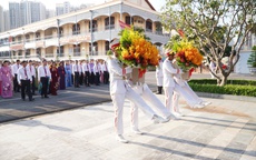Đoàn đại biểu dự Đại hội Đảng bộ các cơ quan Đảng TP HCM dâng hương, dâng hoa Chủ tịch Hồ Chí Minh