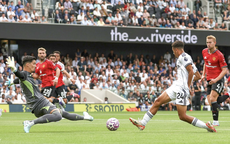 Chia điểm với Fulham, Man United chìm sâu cuối bảng Ngoại hạng Anh