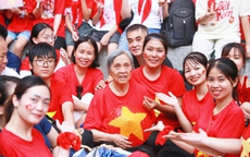Những hình ảnh "đốn tim" trên đường phố Hà Nội ngày tổng hợp luyện diễu binh