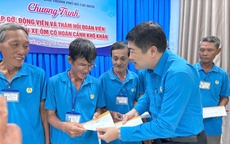 Đoàn viên nghiệp đoàn xe ôm ở TP HCM đi từ bất ngờ đến xúc động