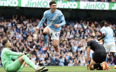 Thắng Burnley bằng hai cú đúp, Man City bay cao Top 5 Ngoại hạng