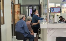 Người cao tuổi ở TP HCM đón nhận tin vui