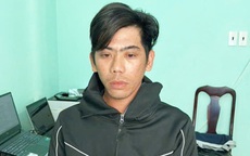 Nam thanh niên bị chém suýt chết vì treo 2 cây dao trên xe máy