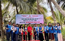 Xây 9 cầu giao thông nông thôn và trao tặng quà Tết cho bà con Vĩnh Long