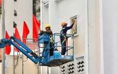 Gấp rút "thay áo" chợ Bến Thành trước thềm Tết Bính Ngọ