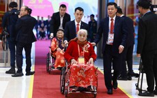 Các Mẹ Việt Nam Anh hùng, khách quốc tế dự khai mạc Đại hội XIV của Đảng
