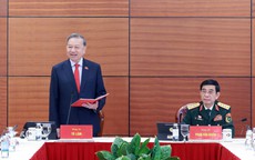 Đại biểu làm việc tại Đoàn, thảo luận các Văn kiện Đại hội XIV của Đảng