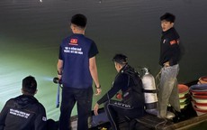 Quần thảo dưới sông Hương tìm kiếm 2 lượng vàng người dân đánh rơi