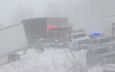 Hơn 100 xe va chạm liên hoàn trên đường cao tốc ở Mỹ