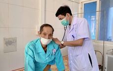 Cứu sống cụ ông 71 tuổi bị "ho ra máu sét đánh"