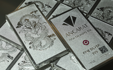 Bạc lập đỉnh mới, người dân rút tiết kiệm, xếp hàng đến 9 giờ tối chờ mua