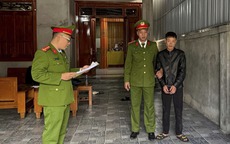 Giấu ma túy trong bồn rửa bát, sát trụ sở công an