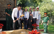 Nguyên Chủ tịch nước Trương Tấn Sang thắp ngọn lửa tri ân chiến sĩ Biệt động Sài Gòn - Gia Định