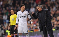 Những lần HLV Mourinho làm Ronaldo, Ozil, Salah "tổn thương"
